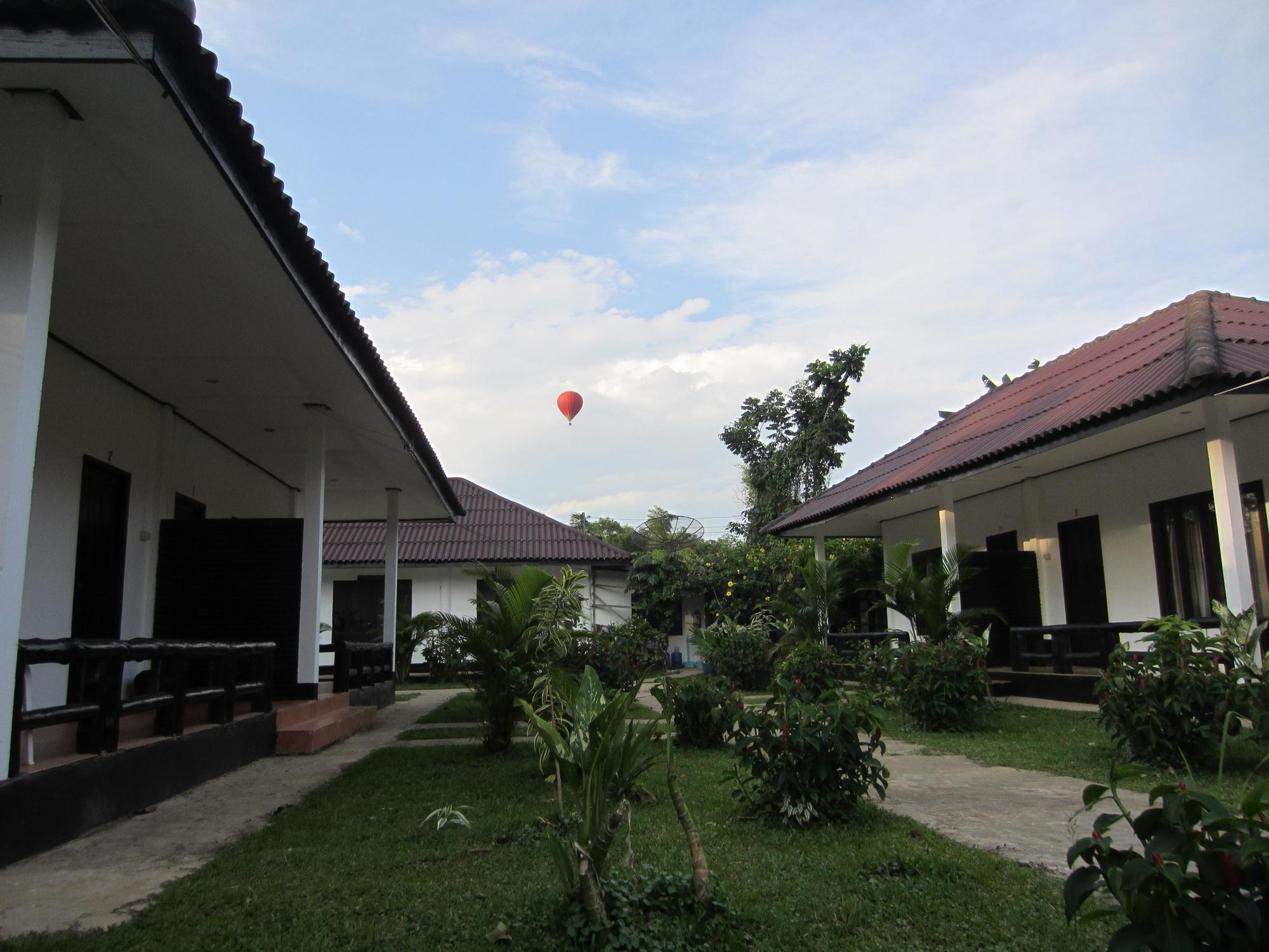 Somsiri Resort Vang Vieng Exterior photo