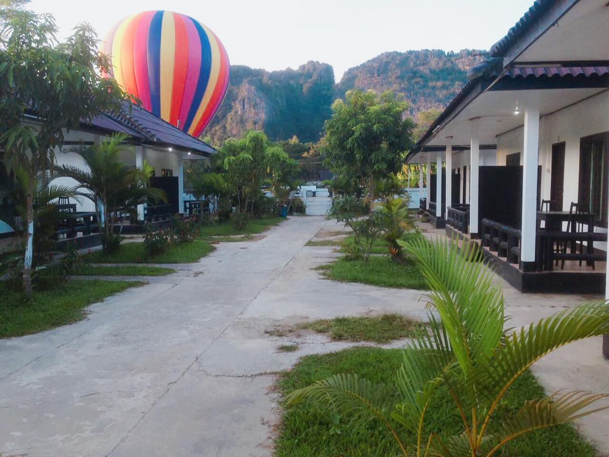 Somsiri Resort Vang Vieng Exterior photo